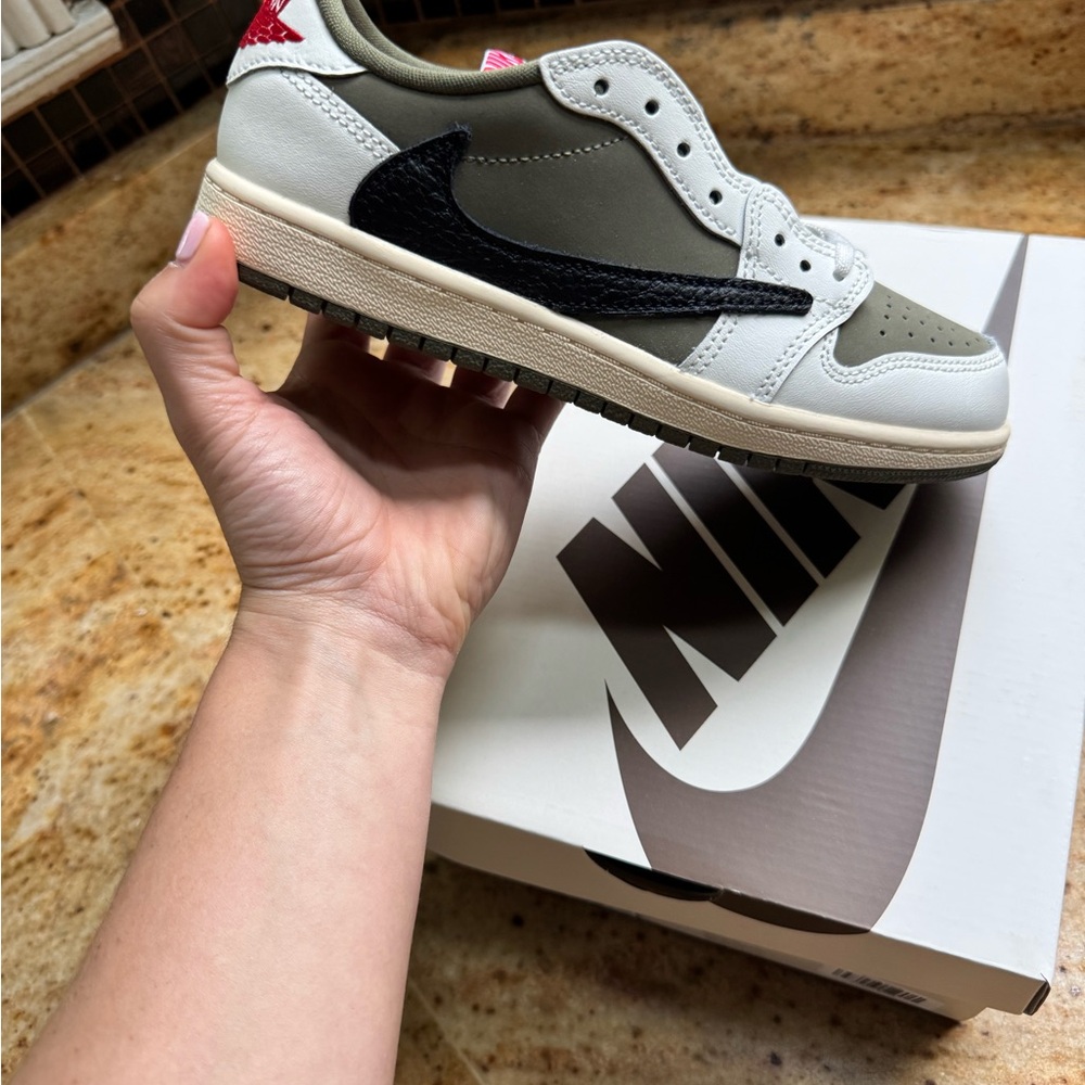 Travis Scott Medium Olive